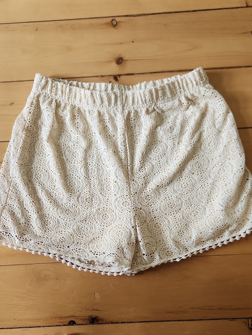 Vero Moda Cream Lace-Trim Elastic Waist Shorts